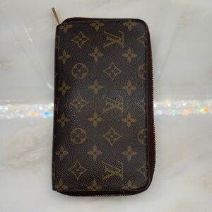 Louis Vuitton Monogram Zippy Wallet/Organizer